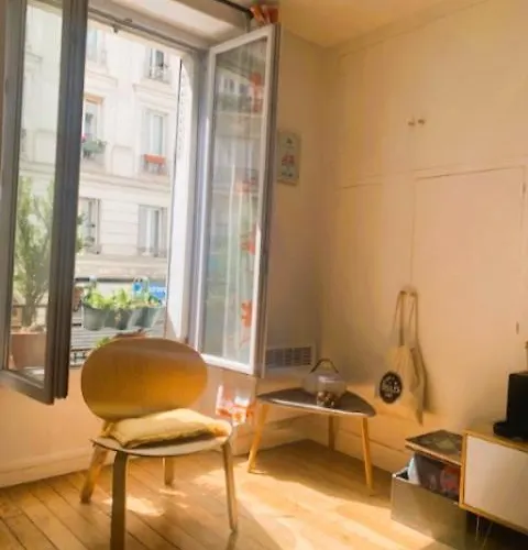2 Pieces A Montmatre Apartment *